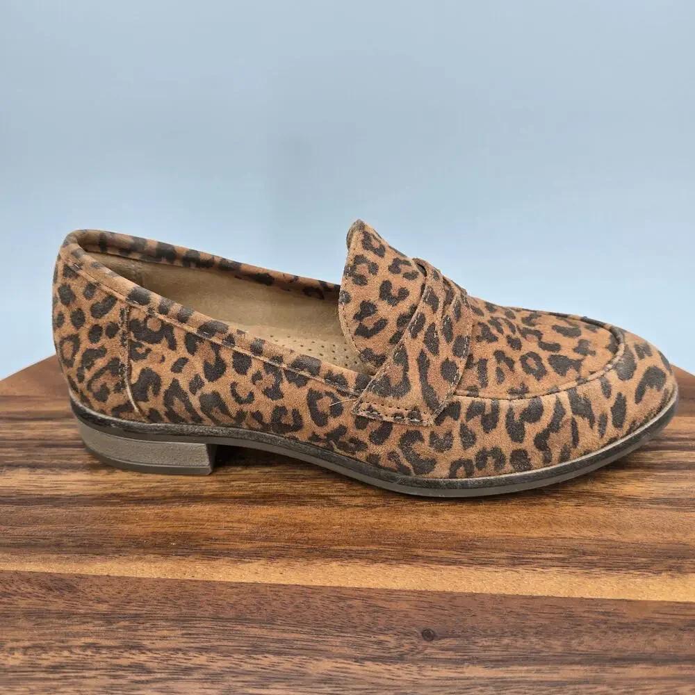 Clarks Shoes Women's 6 M Leopard Print Suede Leather Trish Comfort Penny Loafers